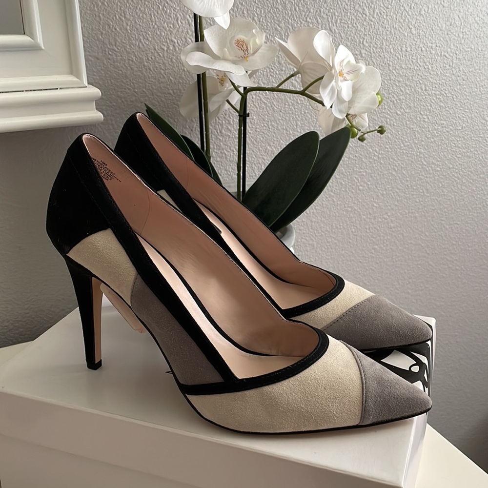 Pumps - Picture 2 of 6